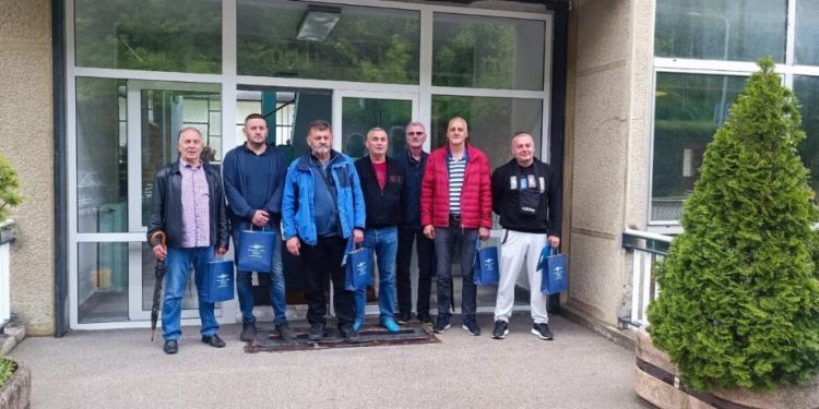 FAPOVI RADNICI ODLAZE U UGANDU DA REMONTUJU KAMIONE STARE POLA VIJEKA 