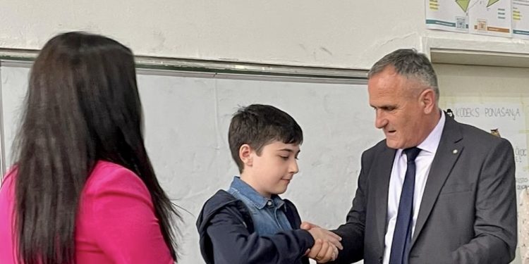 Tutin: Svečana dodjela diploma u OŠ “Rifat Burdžović Tršo”