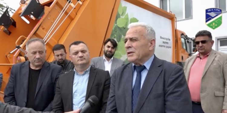 /VIDEO/ Tutin: JKSP Gradac dobilo još jedan kamion za odvoženje smeća