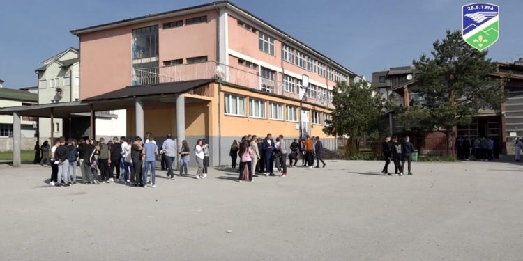 /VIDEO/ Testom iz srpskog jezika počelo polaganje male mature