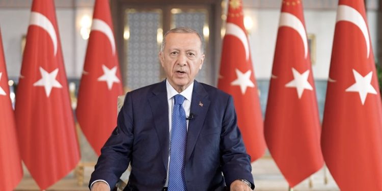 Erdogan: Naučit ćemo Zapad da vrijeđanje svetinja muslimana nije sloboda mišljenja