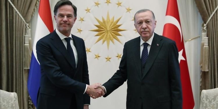 Erdogan razgovarao s Rutteom: Napadi na svetu knjigu muslimana su neprihvatljivi