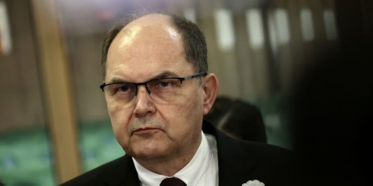 Schmidt: Osuđeni ratni zločinci bolje da ne govore javno