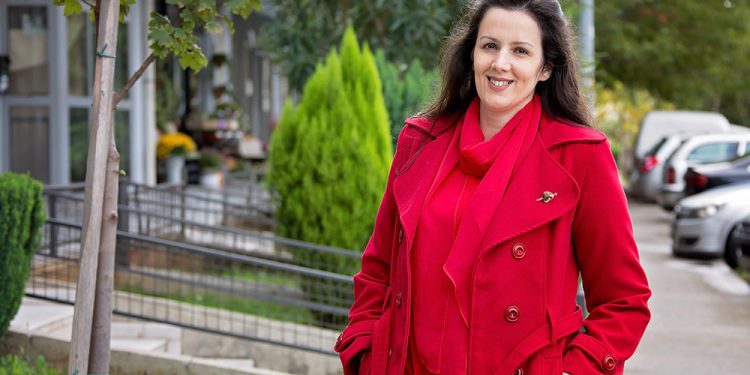 AIDA KUČ: DA, BIO JE GENOCID! SRAMNI GOVOR ABAZOVIĆA NIJE PRAVI GLAS CRNE GORE