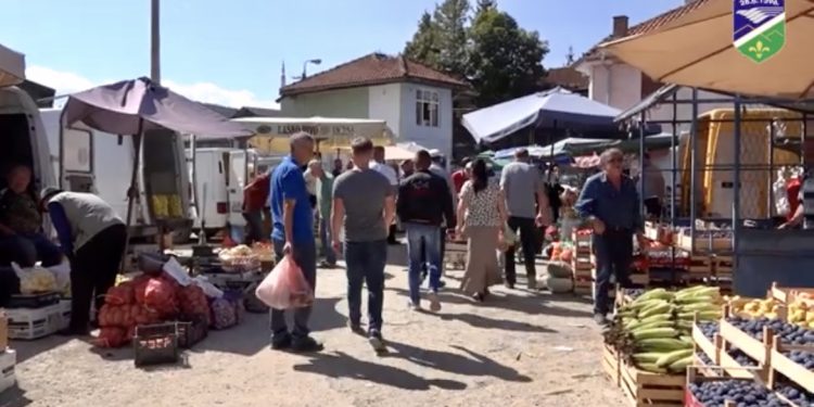 /VIDEO/ Počela sezona pripreme zimnice, zadovoljni i prodavci i kupci