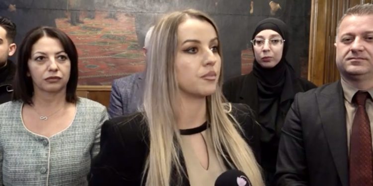 /VIDEO/ SDA SANDŽAKA PREDALA LISTU KANDIDATA RIK-u, NOSIOC LISTE SELMA KUČEVIĆ!