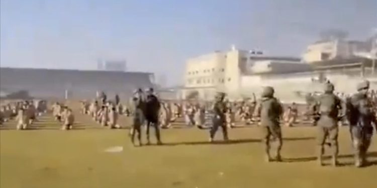 /VIDEO/ Izraelska vojska na stadionu drži polugole zarobljene Palestince