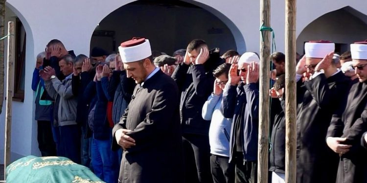 U Kozarcu klanjana dženaza Taibu Foriću, čovjeku kome je ubijeno osmoro članova porodice