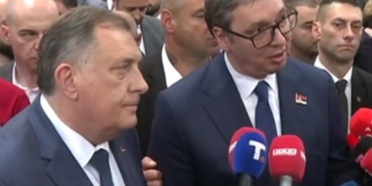 /VIDEO/ Vučić izgubio živce zbog pitanja novinarke iz Sarajeva, uslijedio izliv bijesa: “Izmišljate i obmanjujete narod…”
