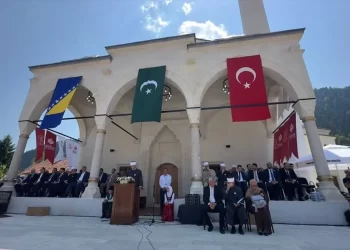 /VIDEO/ Čajniče: Otvorena Sinan-begova džamija u prisustvu zvanica i mnogih građana