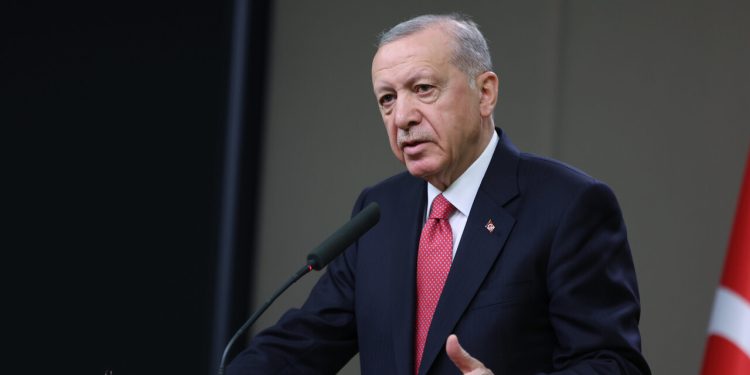 Erdogan: Sjećamo se epske borbe našeg naroda koji se goloruk suprotstavio tenkovima