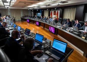 Ne žele spomenik Amfilohija u Beranama: Ministri Bošnjačke stranke napustili sjednicu Vlade Crne Gore