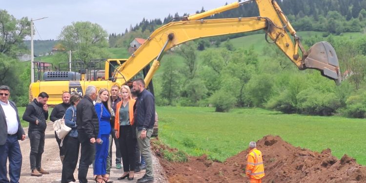 Obustava saobraćaja na ruti Tutin-Vuča zbog asfalterskih radova