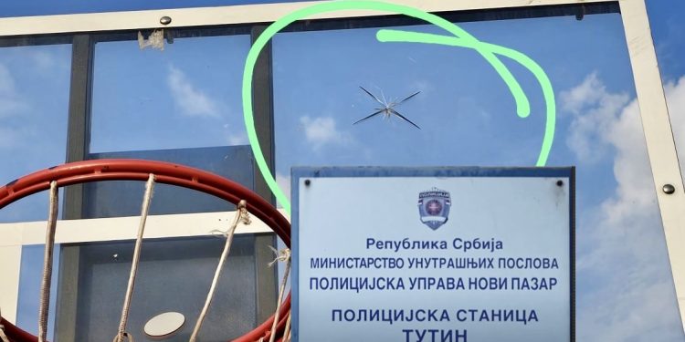 Efikasna intervencija policije u Tutinu: Rasvijetljen slučaj razbijanja koš-table