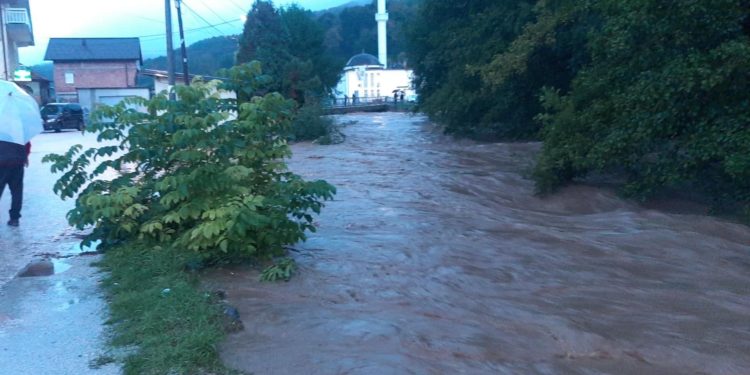 Srednja Bosna pod vodom: Nastava u Kiseljaku odgođena zbog poplava