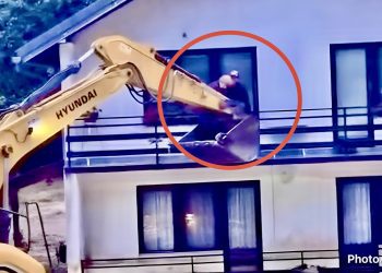 /VIDEO/ Herojski čin spasavanja u Fojnici: Bagerom do starijih osoba