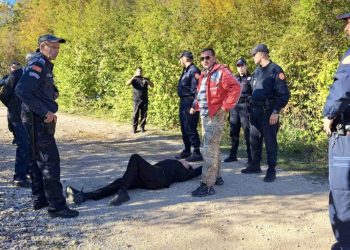 /VIDEO/ Policija privela mještane dok su kamioni s eutanaziranom stokom prošli bez smetnji