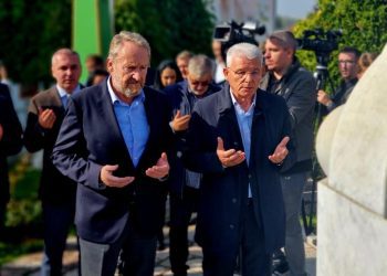 Obilježena 21. godišnjica smrti Alije Izetbegovića: Polaganje cvijeća i učenje Fatihe na Šehidskom mezarju Kovači