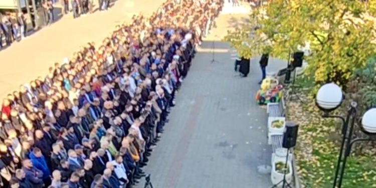 /VIDEO/ Klanjana dženaza Benjaminu i Sabini Ljaić: Rožaje i Sandžak u žalosti