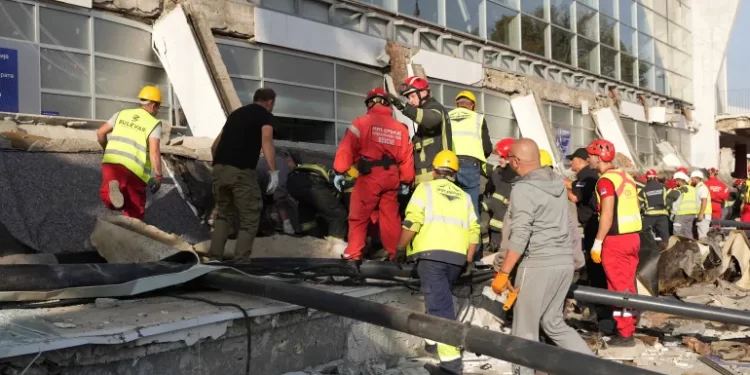 /VIDEO/ Pogledajte tragičan trenutak urušavanja nadstrešnice u Novom Sadu