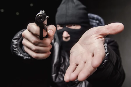 Naoružani napadač opljačkao kladionicu u Novom Pazaru: Policija u potrazi za počiniocem
