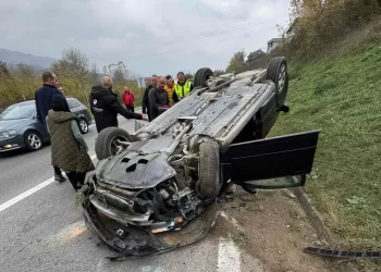 Nova smrt na M-17, vozač preminuo na licu mjesta, Audi završio na krovu