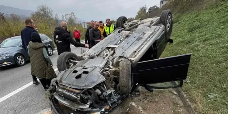 Nova smrt na M-17, vozač preminuo na licu mjesta, Audi završio na krovu