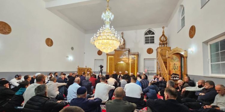 Deset godina “Hadži Sakove” džamije: Proslava na Bandžovom Brdu u Rožaju