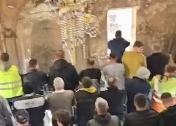 /VIDEO/ Vjernici klanjali prvi namaz u obnovljenoj džamiji u Donjoj Jablanici