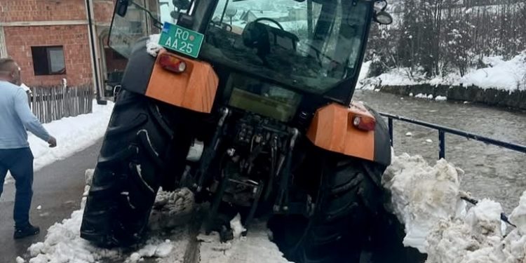 Rožaje: Traktor zamalo završio u rijeci zbog nemara općinskih vlasti