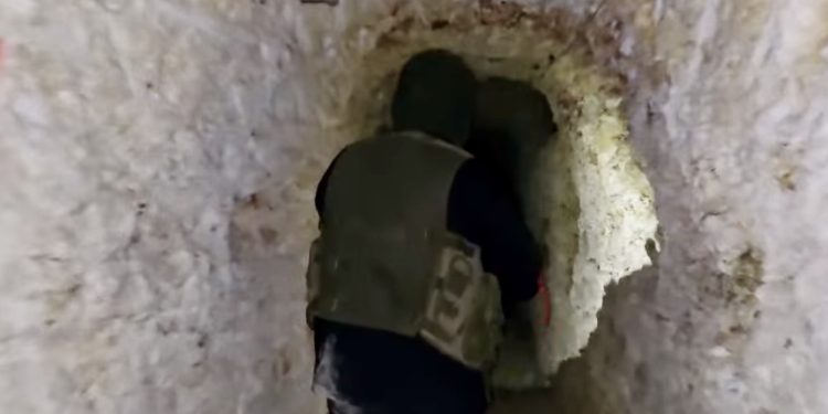 /VIDEO/ Sirijske opozicione snage pretražuju mrežu tunela u Tell Rifaatu dugu deset kilometara