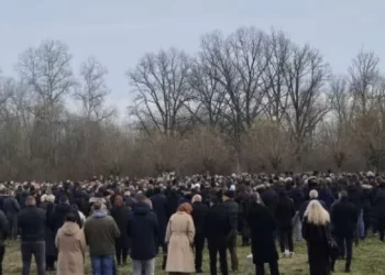 TUGA DO NEBA! Sahranjeni sestra i dva brata koji su tragično stradali u saobraćajnoj nesreći
