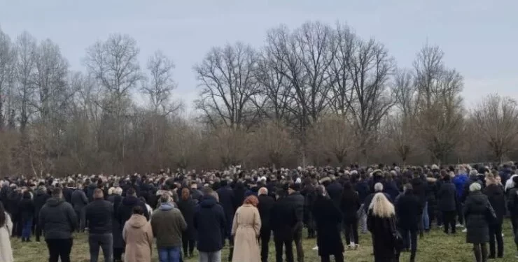 TUGA DO NEBA! Sahranjeni sestra i dva brata koji su tragično stradali u saobraćajnoj nesreći