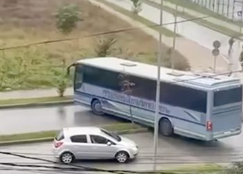 /VIDEO/ Šta zaslužuje ovaj vozač autobusa koji vozi na ovakav način?