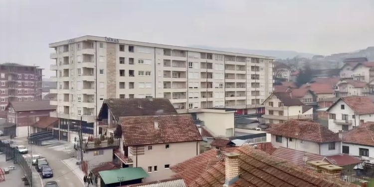 /VIDEO/ ZGRADE U NOVOM PAZARU BEZ DOZVOLA: Stanari i dalje čekaju na rješavanje problema