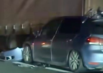 /VIDEO/ Automobil podletio pod kamion: Stravična nesreća u Srbiji