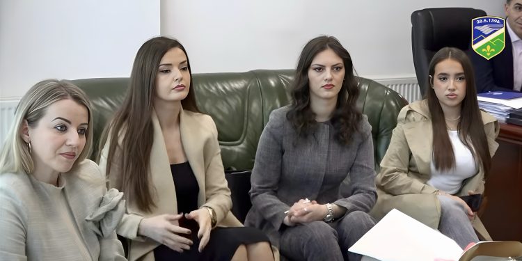 /VIDEO/ Tutin: Predsjednica Kučević ugostila učenike tutinske gimnazije nakon uspjeha na Festivalu nauke
