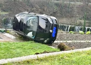 Teška saobraćajna nesreća u susjedstvu: Prevrnuo se Golf 6