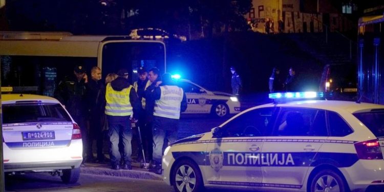 Dostavljača hrane presrela grupa mladića, pretukli ga i uzeli mu telefon