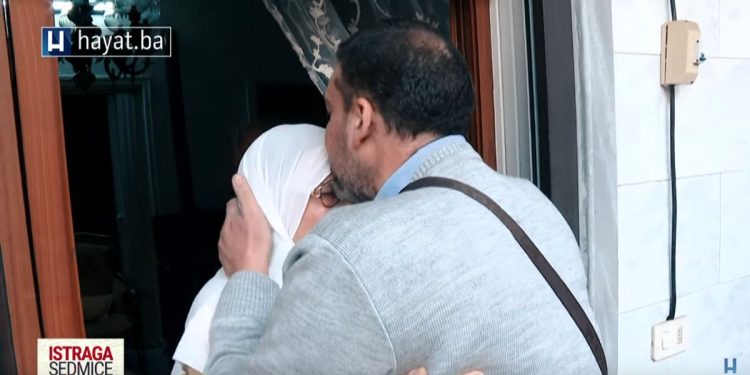 /VIDEO/ I kamen bi zaplakao: Snažan i emotivan zagrljaj brata i sestre nakon 41 godine razdvojenosti