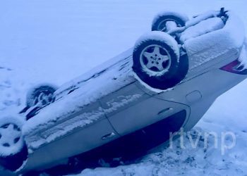 Saobraćajna nesreća u Bijelim Vodama: Mercedes završio na krovu