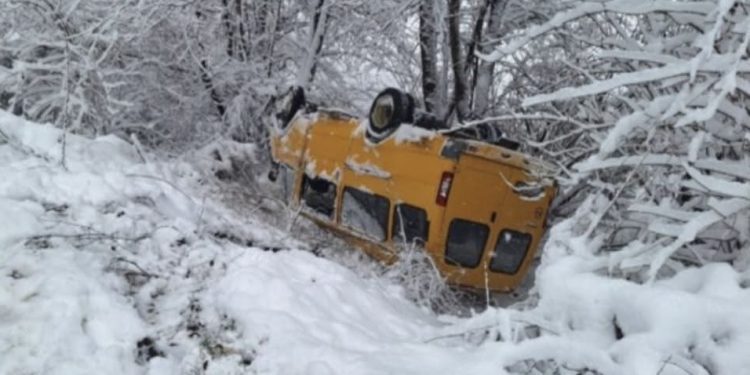 Sandžak-Petnjica: Autobus sa đacima sletio s puta, srećom bez povrijeđenih