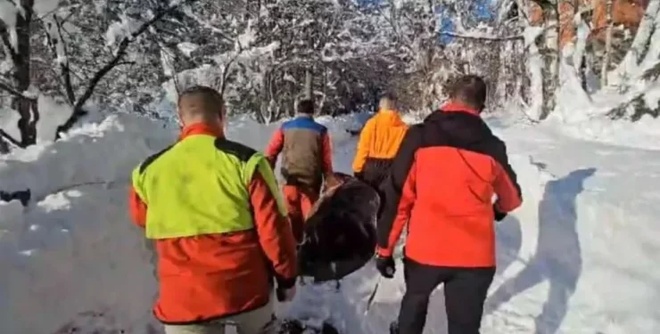 Starica u selu danima bila pored mrtvog sina, zbog snijega nije mogla dozvati pomoć