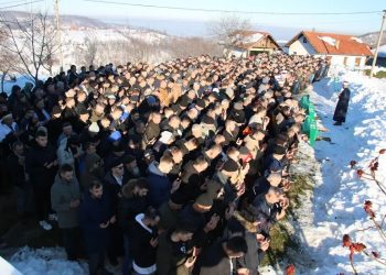 Klanjana dženaza tragično stradaloj tročlanoj porodici u Teočaku