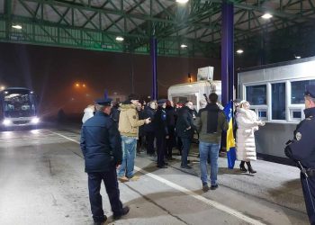 Implementacija bezviznog režima: Prvi autobus s bh. građanima ušao simbolično u ponoć na Kosovo