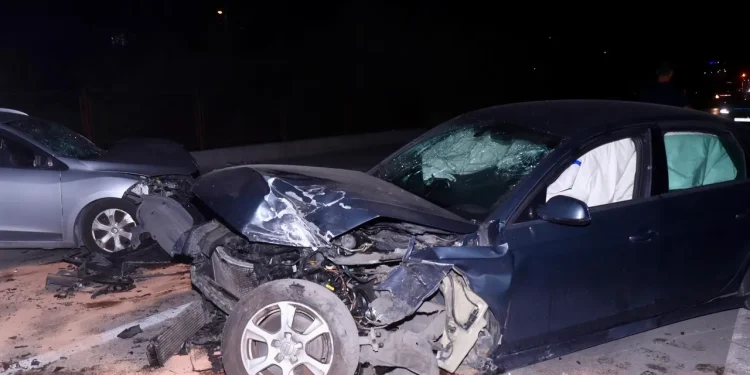 Mladić izazvao saobraćajnu nesreću u Sjenici – udario dva parkirana automobila