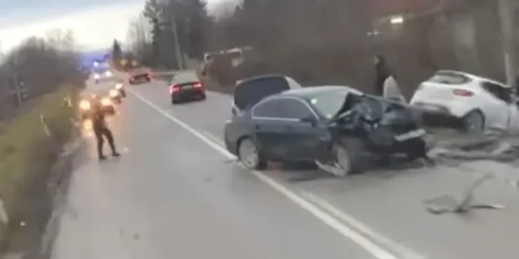 TRAGIČNA SAOBRAĆAJNA NESREĆA KOD VALJEVA: Jedna osoba smrtno stradala, druga u kritičnom stanju