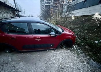 Sarajevo: Lopovi sa automobila ukrali četiri točka, “operaciju” obavili u dvije noći