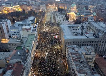 /VIDEO/ Građani i studenti ispred Ustavnog suda u Beogradu: Pogledajte snimke iz drona