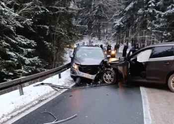 Teška saobraćajna nesreća na putu prema Olovu, saobraćaj u potpunosti blokiran
